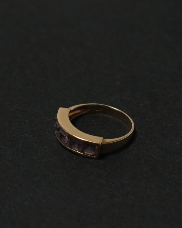 10k Gold Ring w/ Amethyst / size: 7 - Image 3